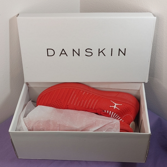 Danskin Women’s Energy Workout/Sneakers/Exercise Shoes Red Size 8 NIB - Picture 2 of 8